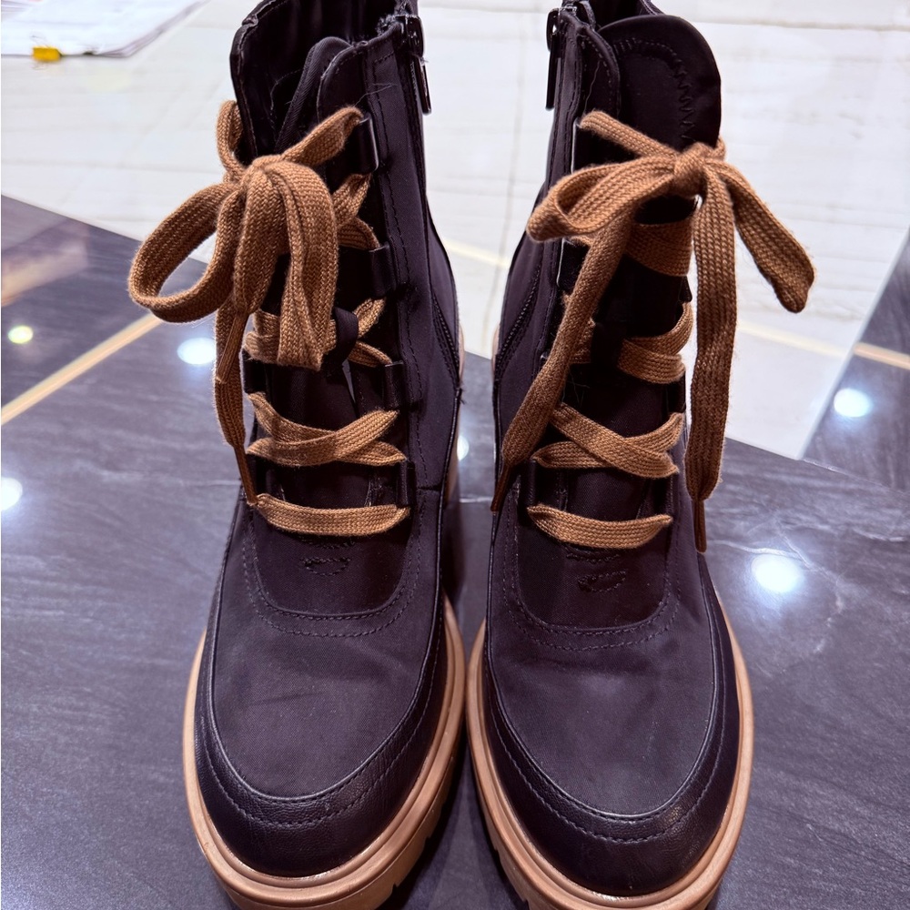 Stylish Black and Brown Women's Boots - Picture 1 of 8